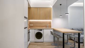 Apartment | 12 bilik tidur, meja