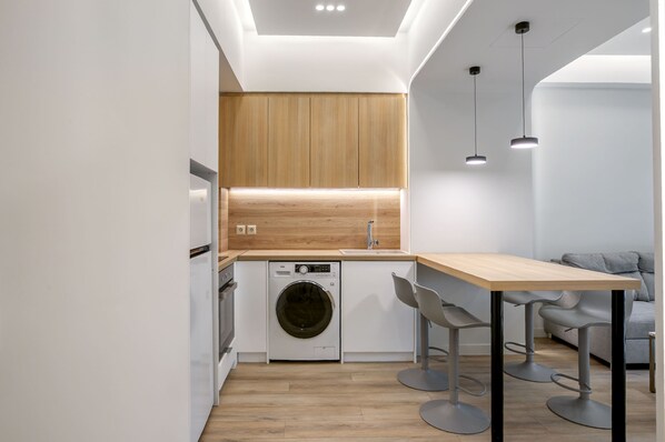 アパートメント | 12 室のベッドルーム、デスク