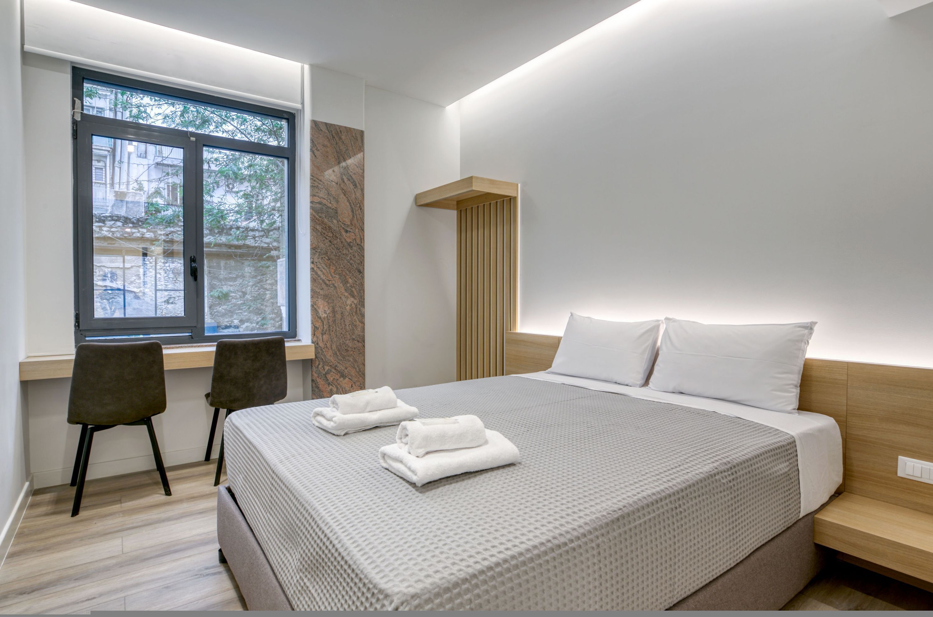 アパートメント | 12 室のベッドルーム、デスク