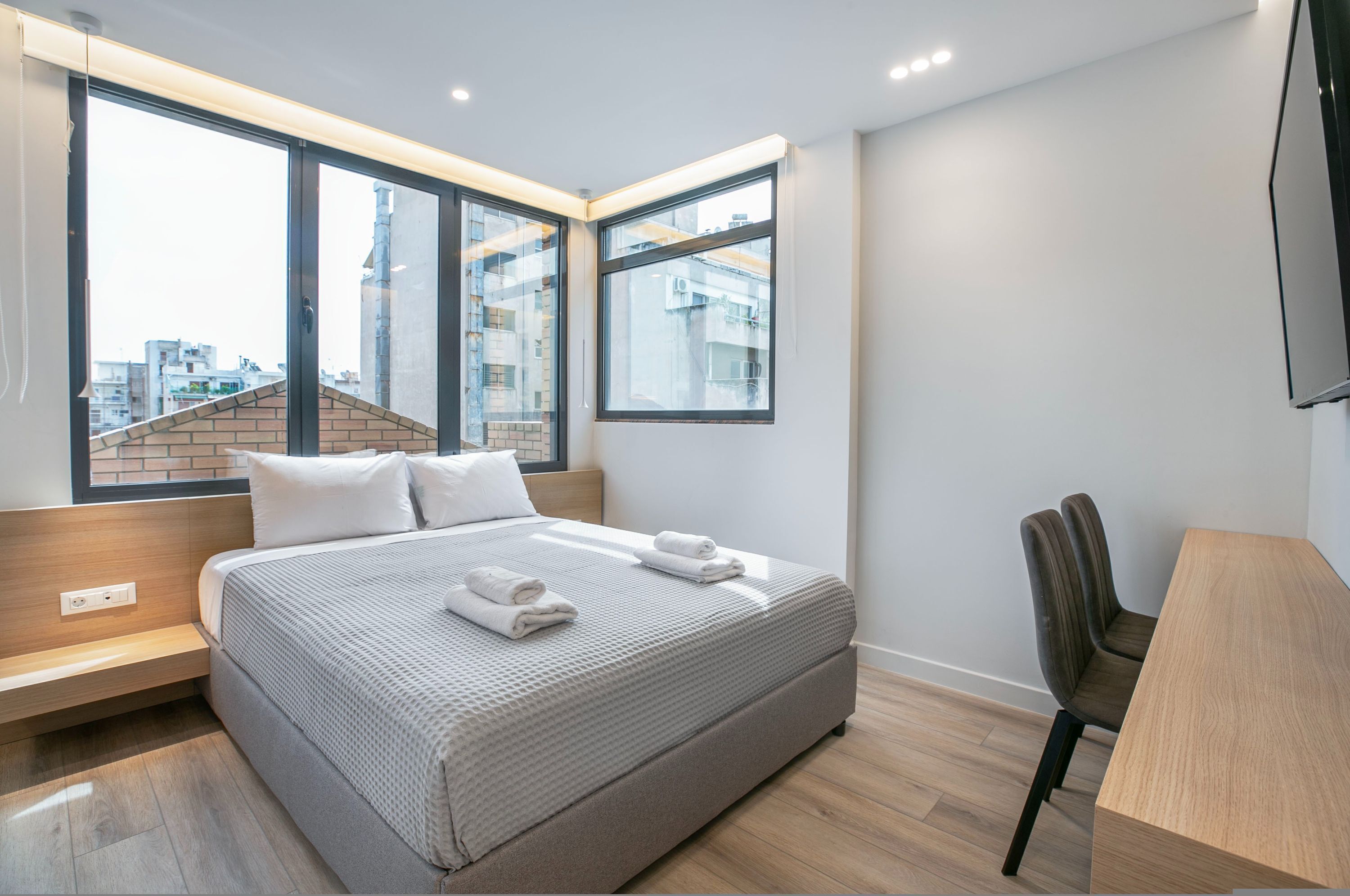 Studio | 12 bedrooms, desk