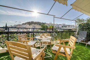 1 bedroom, desk - Acropolis Penthouse With 50mbps Wifi (Athens)