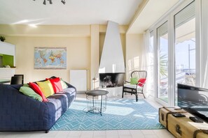 1 bedroom, desk - Acropolis Penthouse With 50mbps Wifi (Athens)