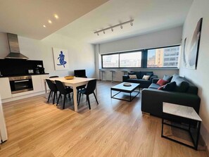 Apartment | 2 bedrooms, desk