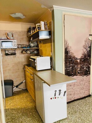 1 bedroom - 500mbps Wifi Studio 1min From Attiki Metro Station (Athens)