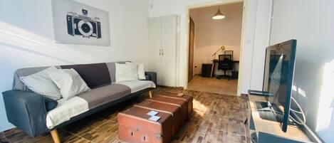 Apartment | 1 bedroom, desk