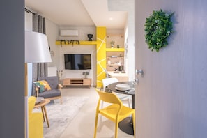 Apartment | 1 bedroom, desk - Affordable Luxury With Parking 300mbps Wifi (Athens)