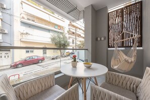 Apartment | 1 bedroom - Affordable Luxury With Parking 300mbps Wifi (Athens)