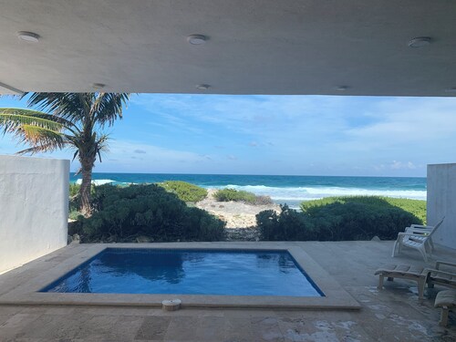 Stunning oceanfront 3-bedroom, 3.5 bath house in Isla Mujeres