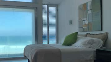 3 bedrooms, in-room safe, free WiFi, bed sheets