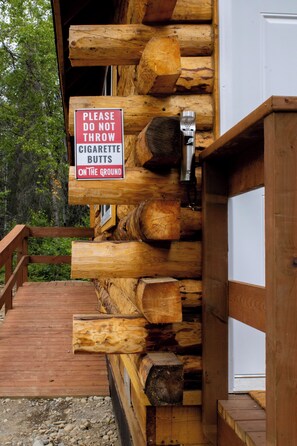 Exterior detail - Charming Cabin Near Hatcher Pass (Wasilla)