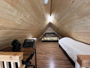 1 bedroom, desk, free WiFi, bed sheets