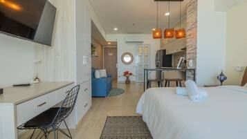 1 bedroom, bed sheets