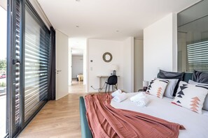 3 slaapkamers, een strijkplank/strijkijzer, wifi, beddengoed