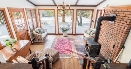 Cozy Cottage in Berkshires: Minutes to Jiminy Peak