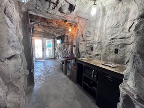 Mineshaft | Living area | 36-inch flat-screen TV with digital channels - LockRidge Park (Lancaster)