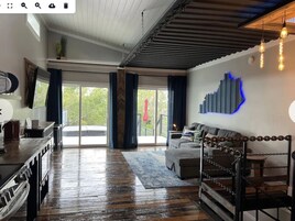 The Loft | 防过敏的被褥、特色装修、特色家居、办公桌