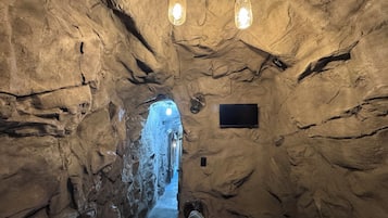 Premium-huone, 1 makuuhuone, järvinäköala | Allergiatestatut vuodevaatteet, yksilöllisesti sisustettu