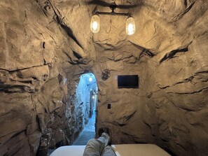 Mineshaft | Hypo-allergenic bedding, individually decorated, individually furnished