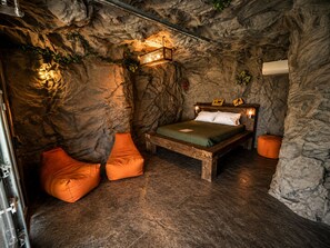 Cozy Cave  | Individually decorated, individually furnished, free WiFi - LockRidge Park (Lancaster)