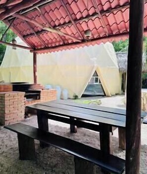 Outdoor dining - Casa Leon Global, 3 Domes In Mayan Jungle (Cancún)