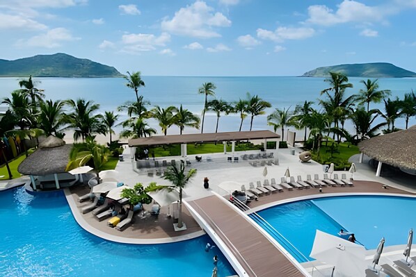 Pool - Amazing beach view at Golden Zone (Mazatlán)