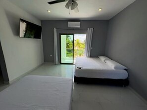 4 slaapkamers, een strijkplank/strijkijzer, gratis wifi, beddengoed