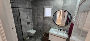 Bruser, hårtørrer, Sæbe, Toiletpapir