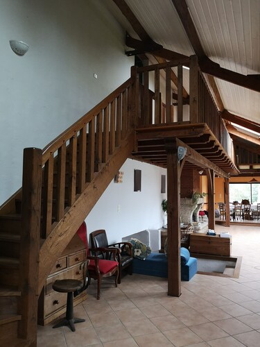 Grande maison familiale avec piscine extérieur à la campagne. Animaux acceptés