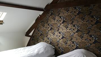 7 quartos, ferros/tábuas de passar roupa, berço de viagem, Wi-Fi