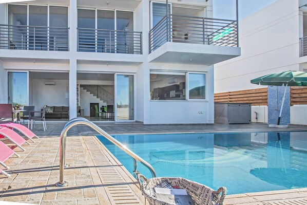 Villa (3 Bedrooms) | Außenbereich