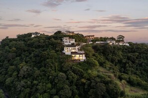 Exterior - Casa Luna: Luxury Ocean View Villa-Pool & Peloton Gym–Playa Hermosa, Guanacaste (Playa Hermosa)