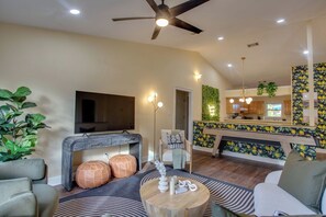 Smart TV, computer monitors