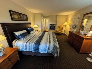 1 多间卧室、办公桌、熨斗/熨衣板、旅行婴儿床