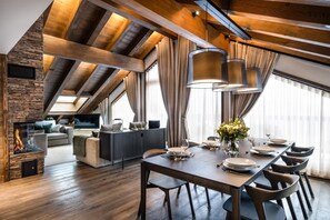 Dining - Wifi, 4th floor, view mountain, sauna, hammam, balcony, fireplace or stove, tv, 148m², Méribel (Méribel - Les Allues)