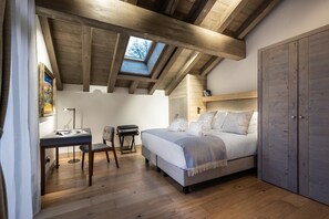 4 bedrooms, WiFi, bed sheets - Wifi, 4th floor, view mountain, sauna, hammam, terrace, balcony, tv, 217m², Méribel (Méribel - Les Allues)