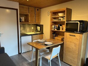 Fridge, oven