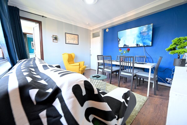 3 habitaciones, tabla de planchar con plancha, wifi y ropa de cama