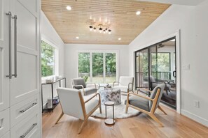 Interior - The Manor House - No Clean Fee (Lexington)