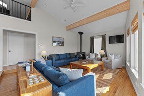 A modern living room with a sofa set, a coffee table, and a television. - Morning Star Lookout-Spa/Walk to Beach/Ocean Views (Gold Beach)
