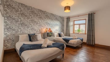 8 bedrooms, desk, iron/ironing board, free WiFi