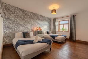 8 bedrooms, desk, iron/ironing board, free WiFi - Harrogate House Retreat - Sleeps 31, Steam Room, 2 Hot tubs (Harrogate)