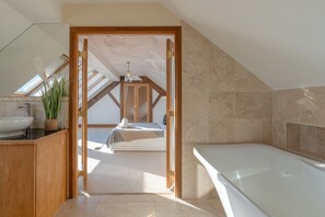 8 habitaciones, escritorio, tabla de planchar con plancha y wifi gratis 
