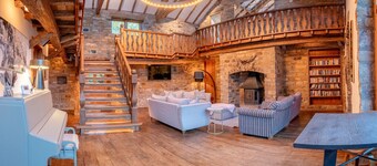 Harrogate House Retreat - Sleeps 31, Steam Room, 2 Hot tubs