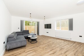 Deluxe Suite | Living area | 50-inch Smart TV with digital channels - The Suites Inn Hotel (Brierley Hill)