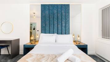 Deluxe Suite | 1 bedroom, memory foam beds, soundproofing, iron/ironing board