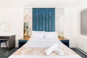 Deluxe Suite | 1 bedroom, memory foam beds, soundproofing, iron/ironing board