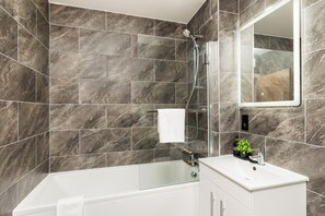 Superior Suite | Bathroom