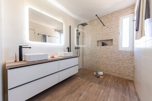 Shower, towels - Villa Las Salinas (Silves)