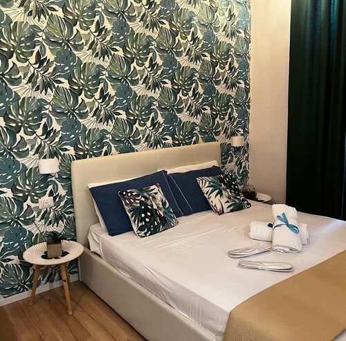 Cozy studio apartment with elevator and kitchenette in the center of Naples