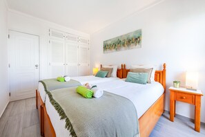 1 bedroom, cots/infant beds, bed sheets - Apartment Portofino 1 (Loulé)